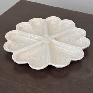Metropolitan Museum of Art Heart Shaped Ceramic Shortbread Pan Dish Cookie Mold